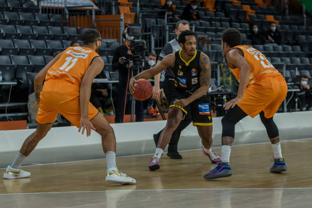 思考现代足 思考现代足