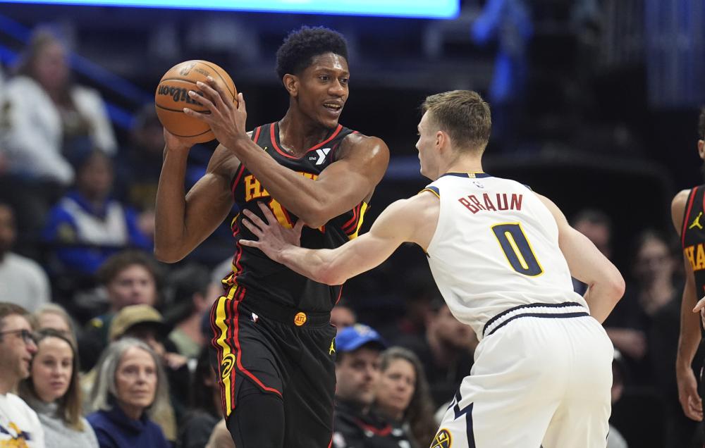 美记：许多队友都给保罗发支持信息，伦纳德与他保持密切联系（美媒：队友纷纷向保罗表达支持，伦纳德与其保持密切联络）